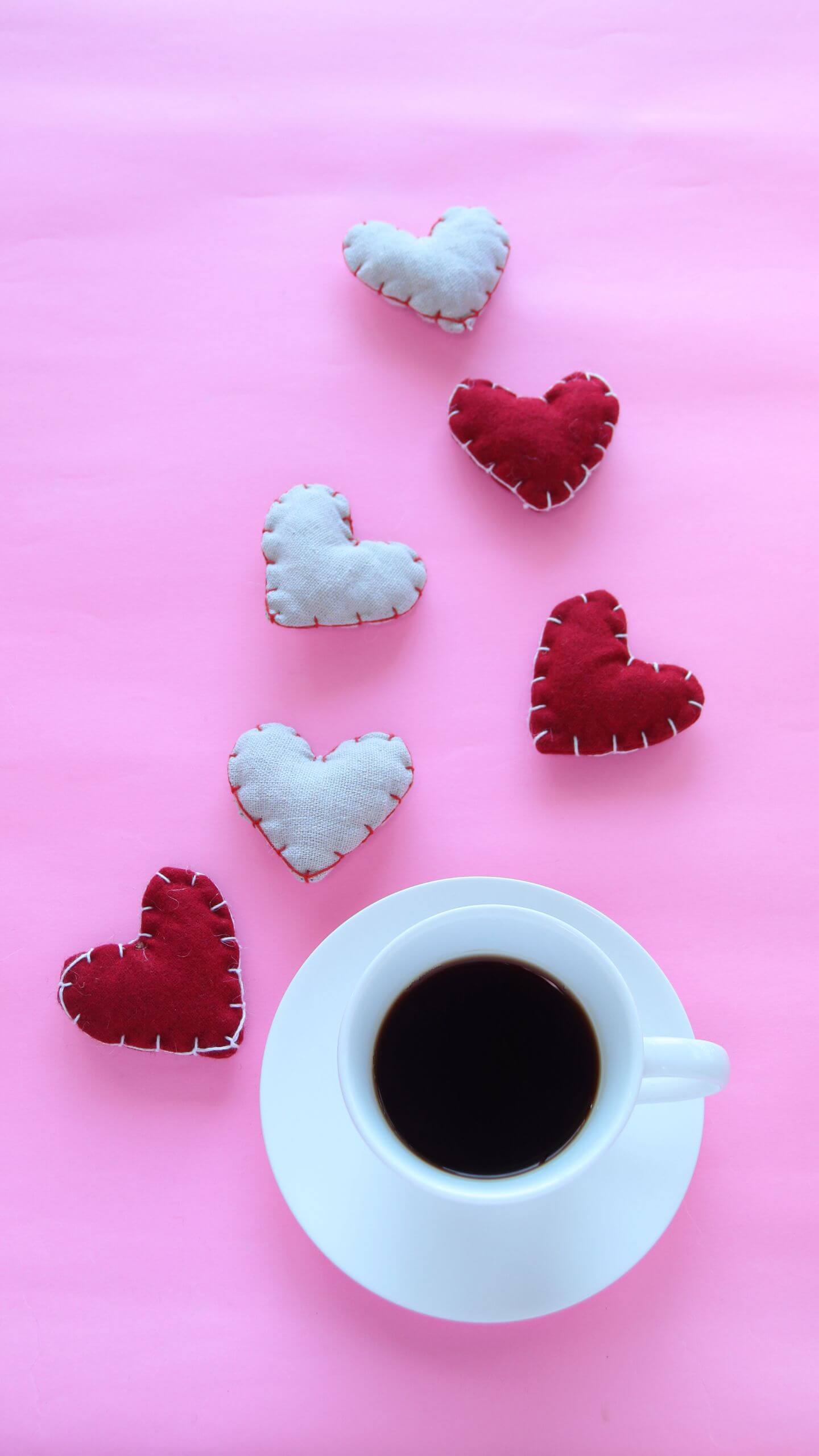 Rózsaszín Románca – Minimalista Szíves Háttérkép