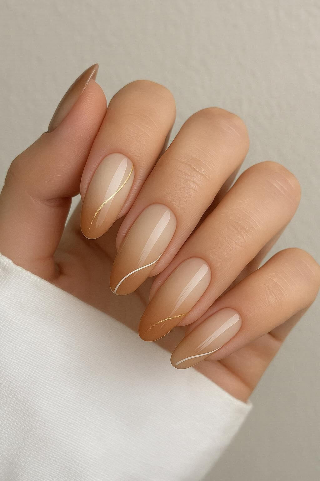 Cappuccino-ombre köröm ötlet